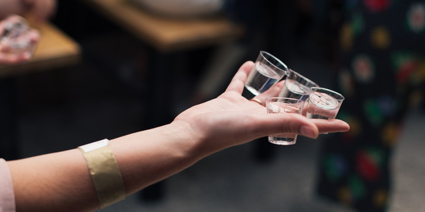 Без бутылки не разберешь: водка с пивом в судах и антимонопольной службе