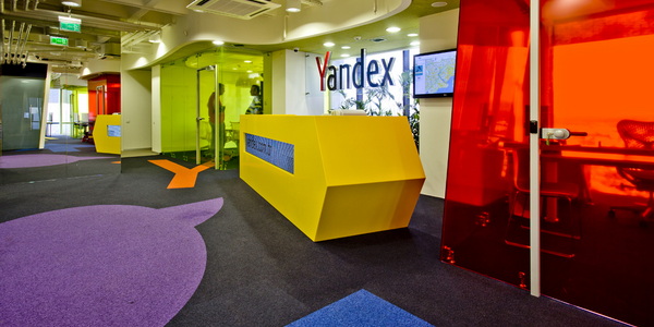 «Яндекс» катает видео на карусели и тестирует РСЯ в поисковой выдаче