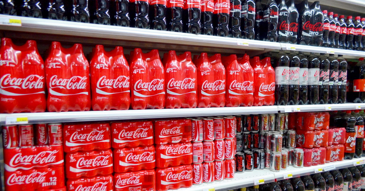 Россия пила и будет пить Coca-Cola: продажи напитка остаются на высоком  уровне — ADPASS