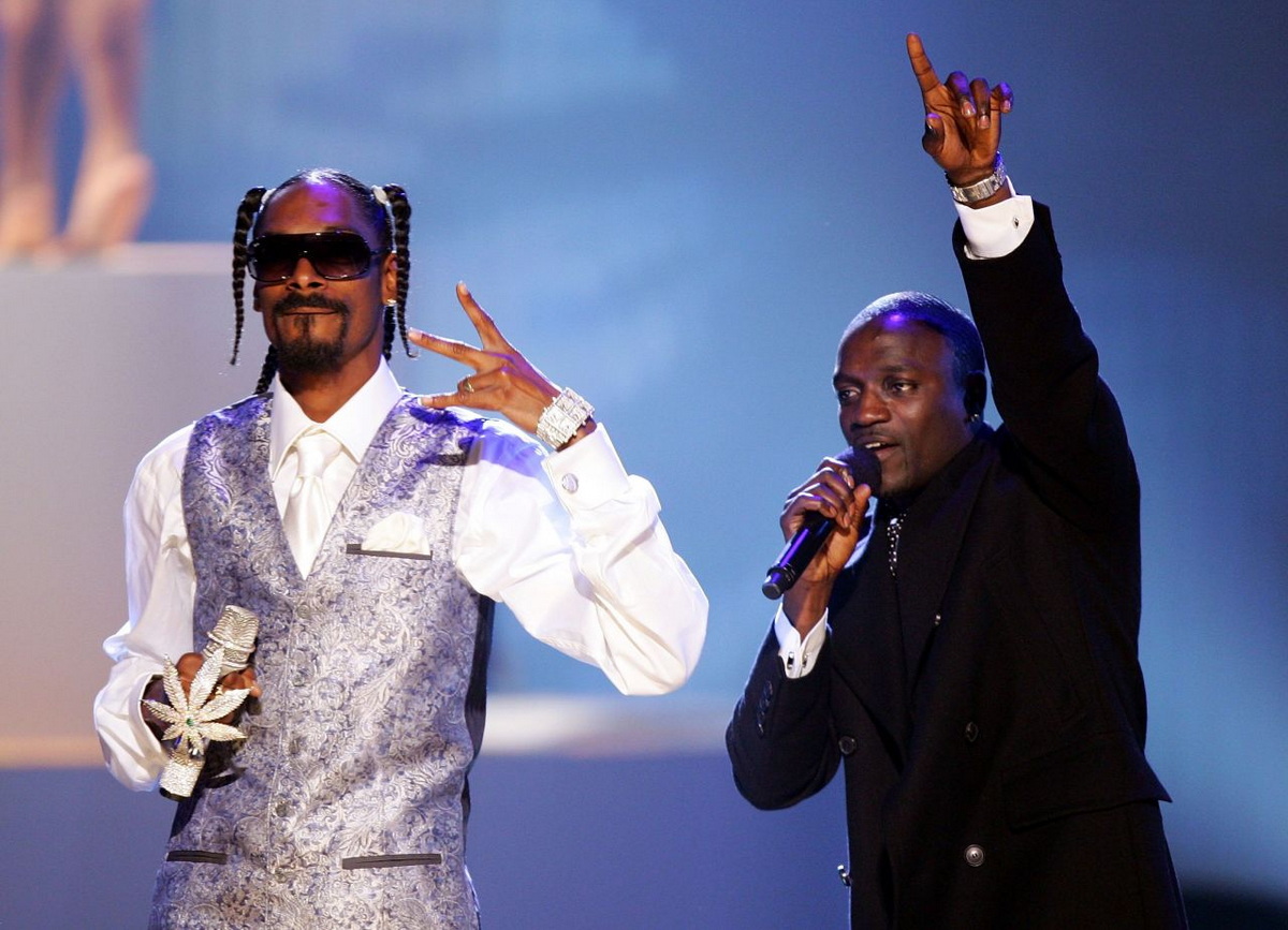 Akon i wanna. Akon Snoop Dogg. Akon 2000. I wanna Love you Эйкон. Снуп дог 2015.