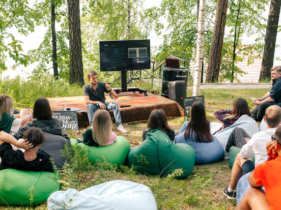 Специалисты по&nbsp;искусственному интеллекту научили молодежь создавать музыку с&nbsp;помощью нейросетей
