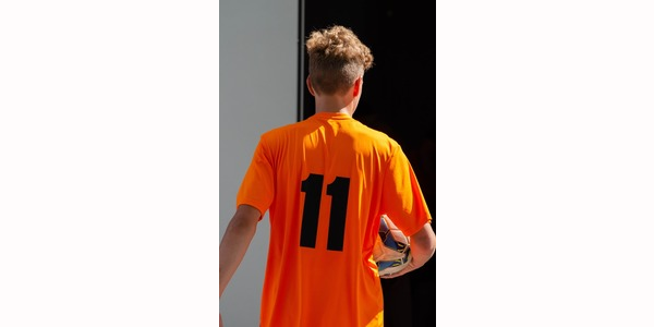 АПЛ-2023/24: кто производит футболки для&nbsp;клубов и&nbsp;кто на&nbsp;них рекламируется