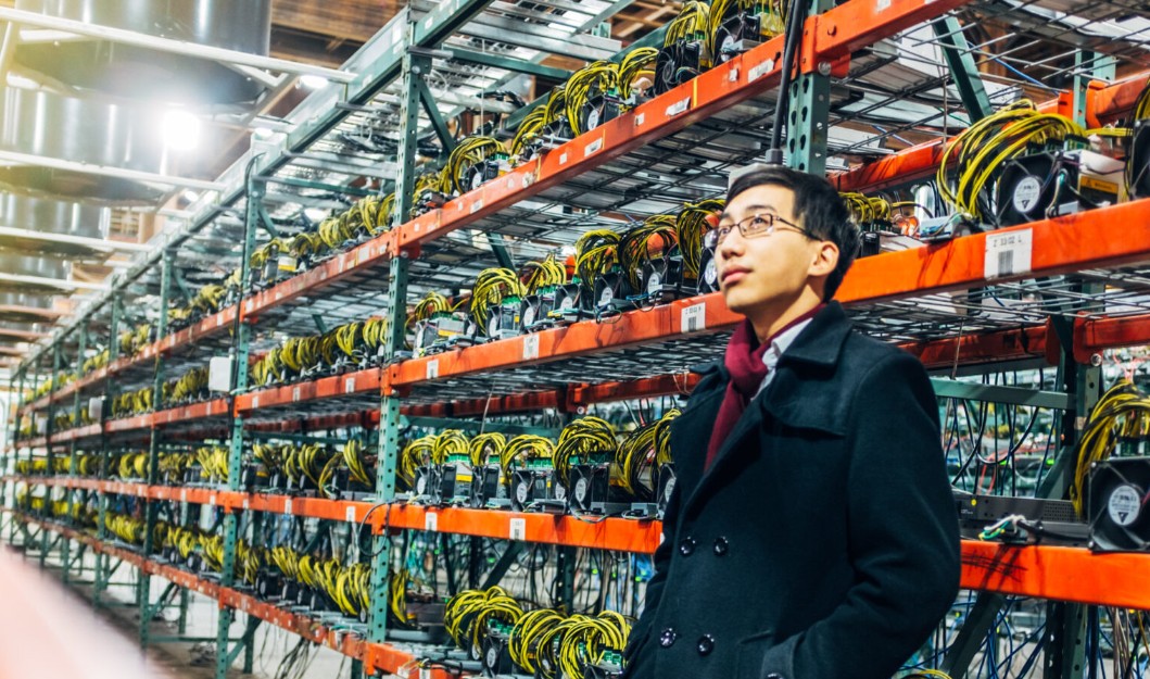 майнинг биткоина - фото