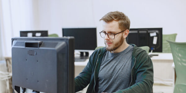 Аутсорсинг и аутстаффинг в финтехе: какие ИТ-специалисты будут востребованы в 2026 году