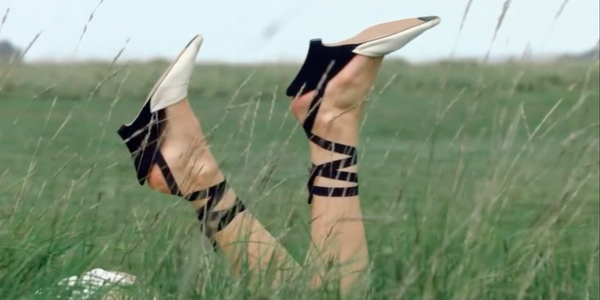 Крестьянин торжествует: реклама новой коллекции Jacquemus посвящена пейзанскому детству дизайнера Симона Жакмю