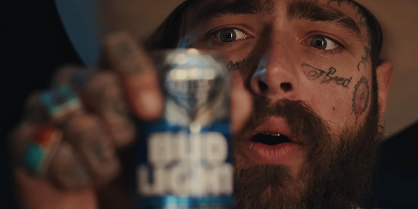 Bud Light рассказал о самом маленьком пиве в мире через самую маленькую газету