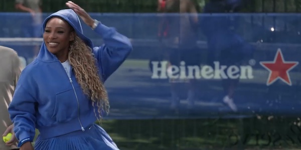 Если теннис — то падел, если Heineken — то безалкогольный: Серена Уильямс снялась в дебютном зумерском ролике