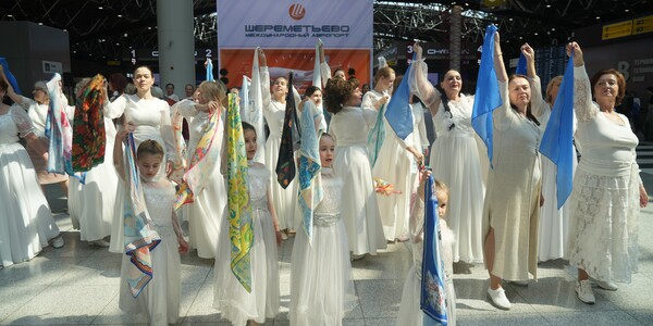 В&nbsp;Шереметьево состоялась акция «Синий платочек Победы» к&nbsp;81-й годовщине Победы