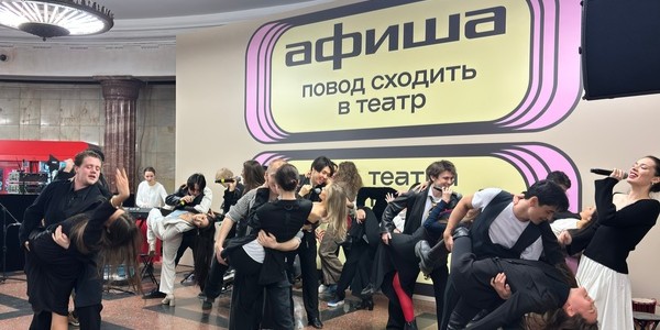 Как «Афиша» позвала всю свою аудиторию в театр, а театр – на улицы и в метро