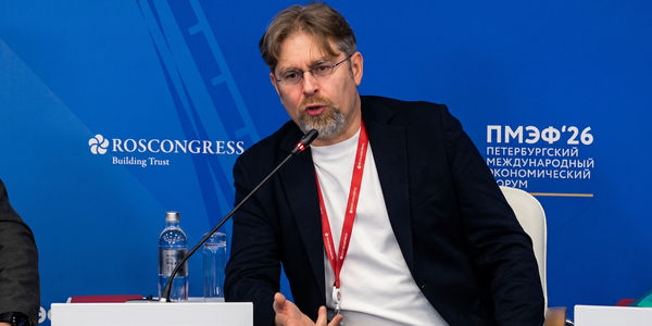 Александр Крайнов из&nbsp;«Яндекса» на&nbsp;ПМЭФ’2026: мы забудем названия нейросетей, а&nbsp;ИИ-гонку выиграет Google