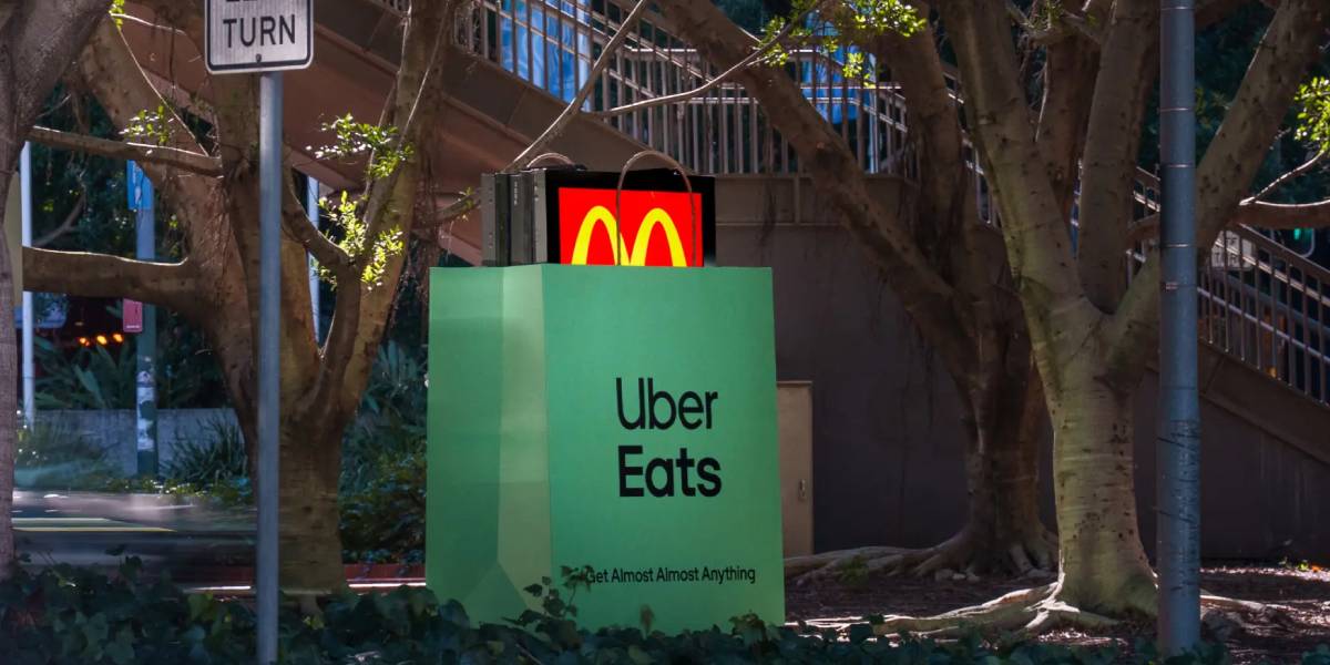 Uber Eats упаковал рекламу McDonald’s, Burger King и Pizza Hut