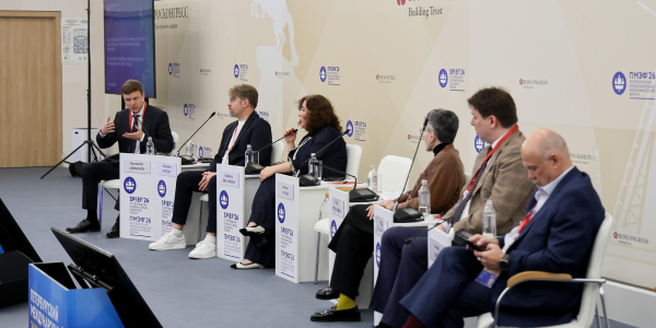 «Национальные стратегии ИИ должны быть не только про мощность, но и про защиту ценностей»: итоги сессии на ПМЭФ-2026