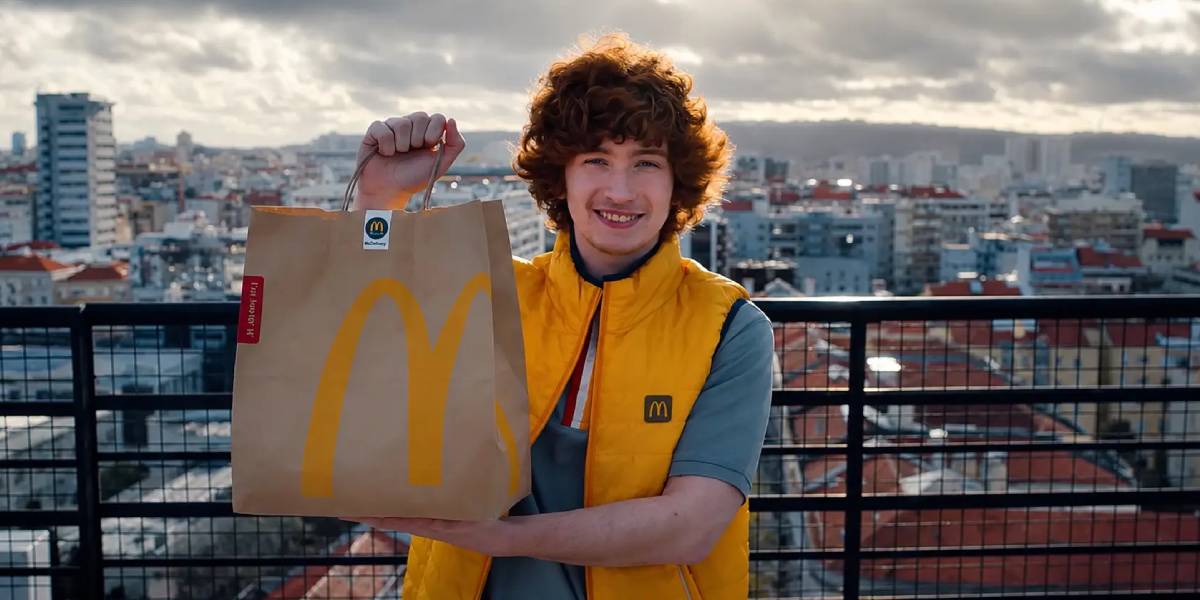 McDonald’s разместил рекламу в фото с дорожных камер