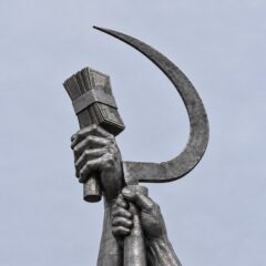 Россияне почти научились американскому отношению к&nbsp;деньгам